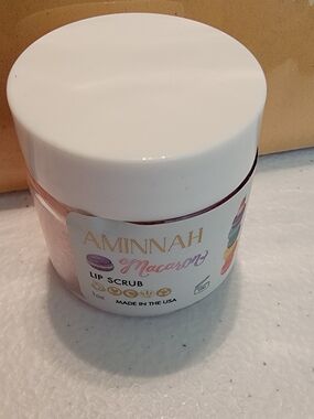 Aminnah Macaron Lip Scrub.